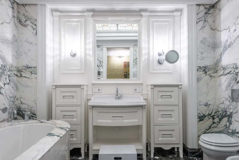 Mirrors That Lie: How Luxury Bathrooms Are Getting Reflection Design Dangerously Wrong